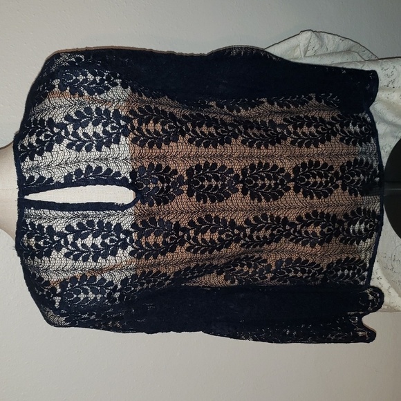 Michael Kors CollectionRound-Neck Bell-Sleeve Floral-Lace Top - Picture 4 of 8